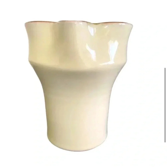 Vietri Cucina Fresca Glazed Pitcher. Made In Italy. Cream exterior/sage interior - Picture 4 of 8
